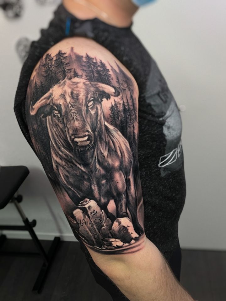 Stier Realistisch Tattoo für manner oberarm