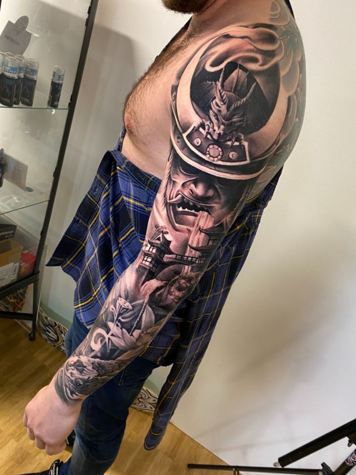Full Sleeve Asiatisch Realistsich Tattoo