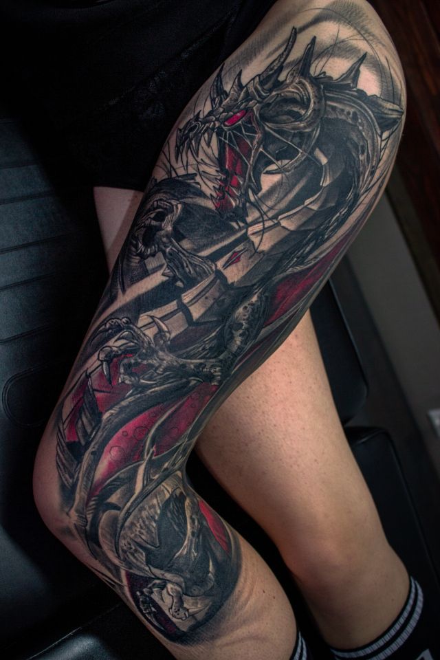 Drache ganz bein Tattoo