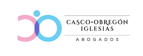 El logotipo de COI Abogados tiene una balanza de justicia.