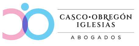 El logotipo de COI Abogados tiene una balanza de justicia.