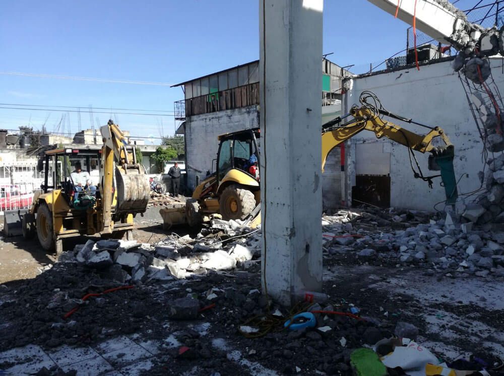 RETIRO DE ESCOMBRO E & A-  Trabajamos en construcciones