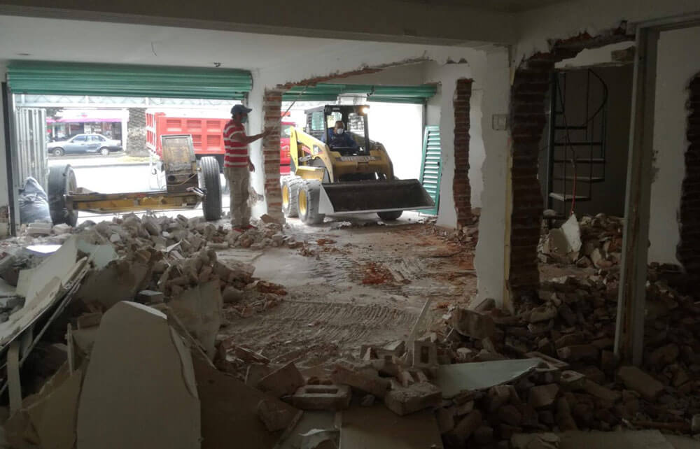 RETIRO DE ESCOMBRO E & A  - Limpieza de terrenos