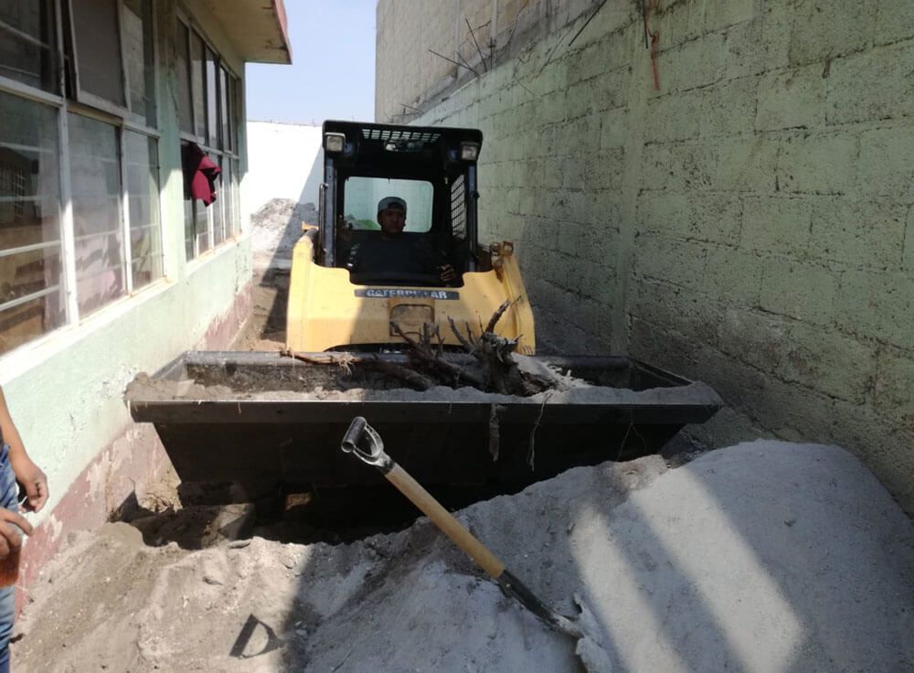 RETIRO DE ESCOMBRO E & A- Mejoramientos de terreno con grava