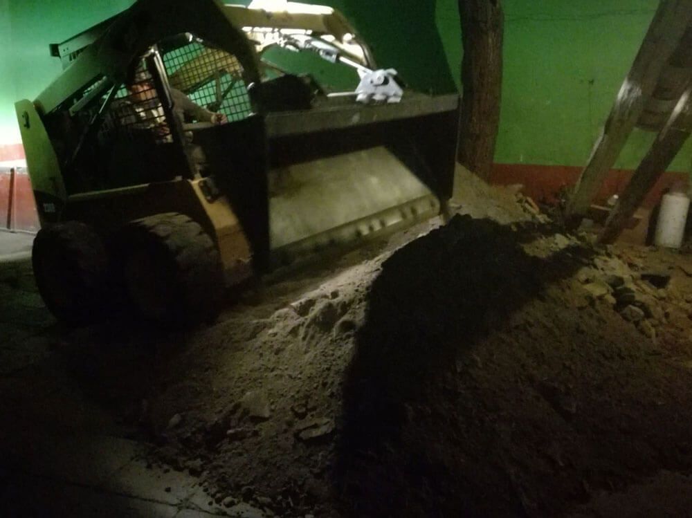 RETIRO DE ESCOMBRO E & A - Mejoramientos de terreno con tierra