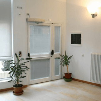 porta a battente con automazione