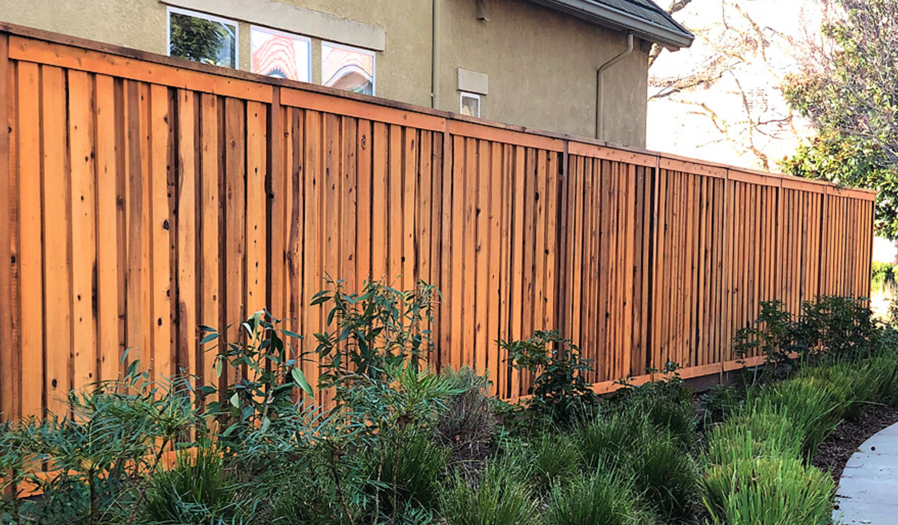 sacramento wood fence,wood fence stains sacramento,redwood vs cedar fencing