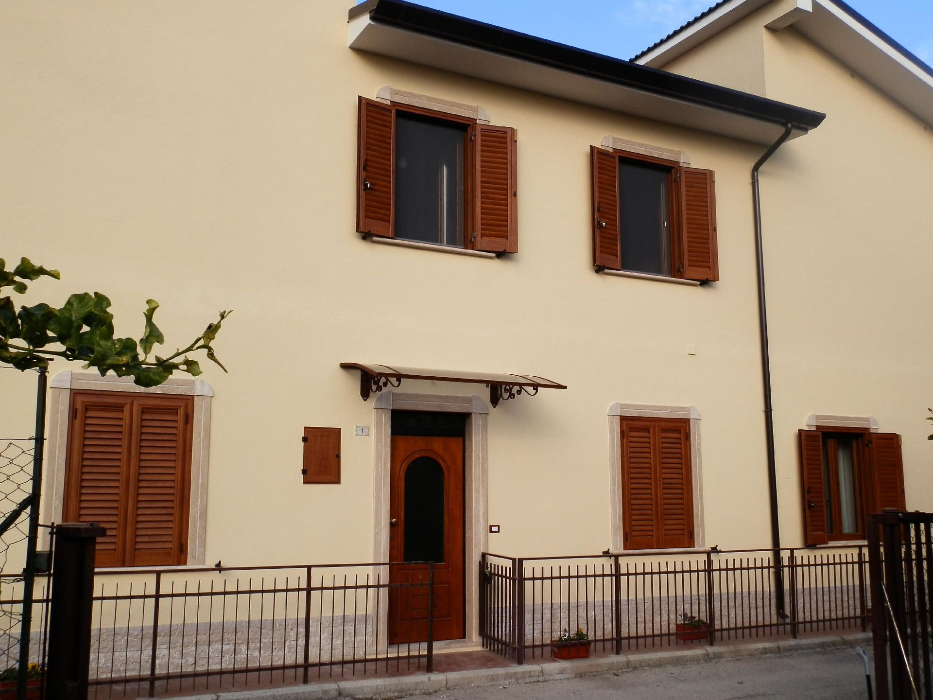 installazione pensilina porta