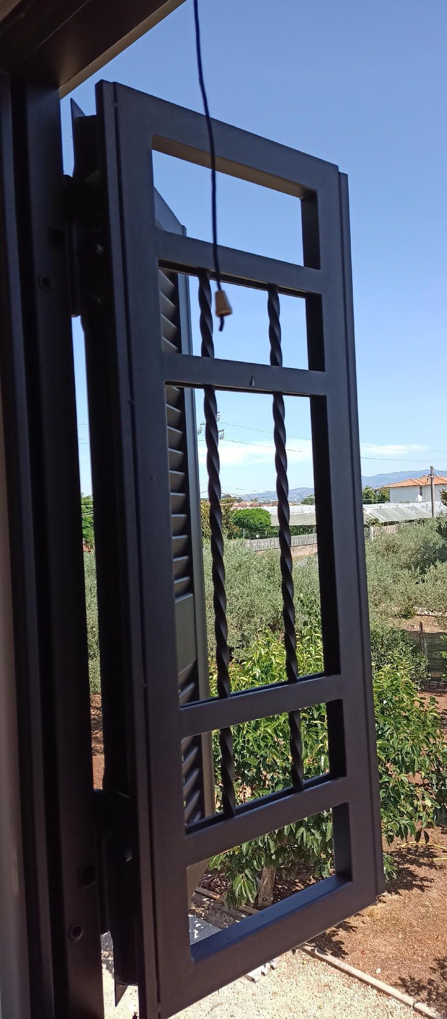 grate e persiane combinate Cisterna Latina