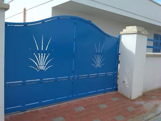 cancello blu