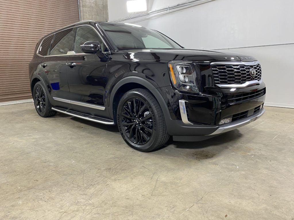 a black kia telluride