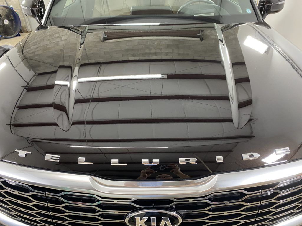 a black kia telluride