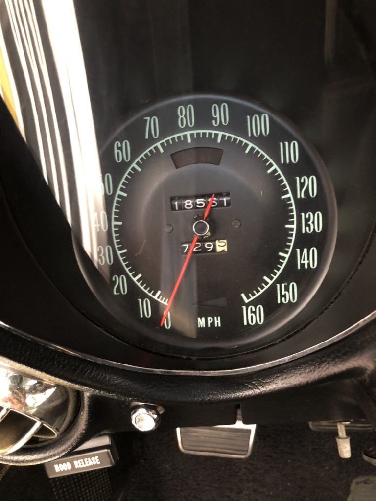 A close up of a speedometer that reads 160 mph