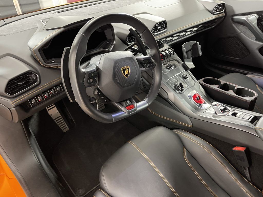 A close up of the interior of a lamborghini huracan