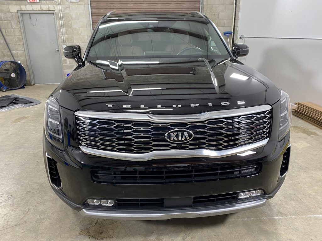 a black kia telluride