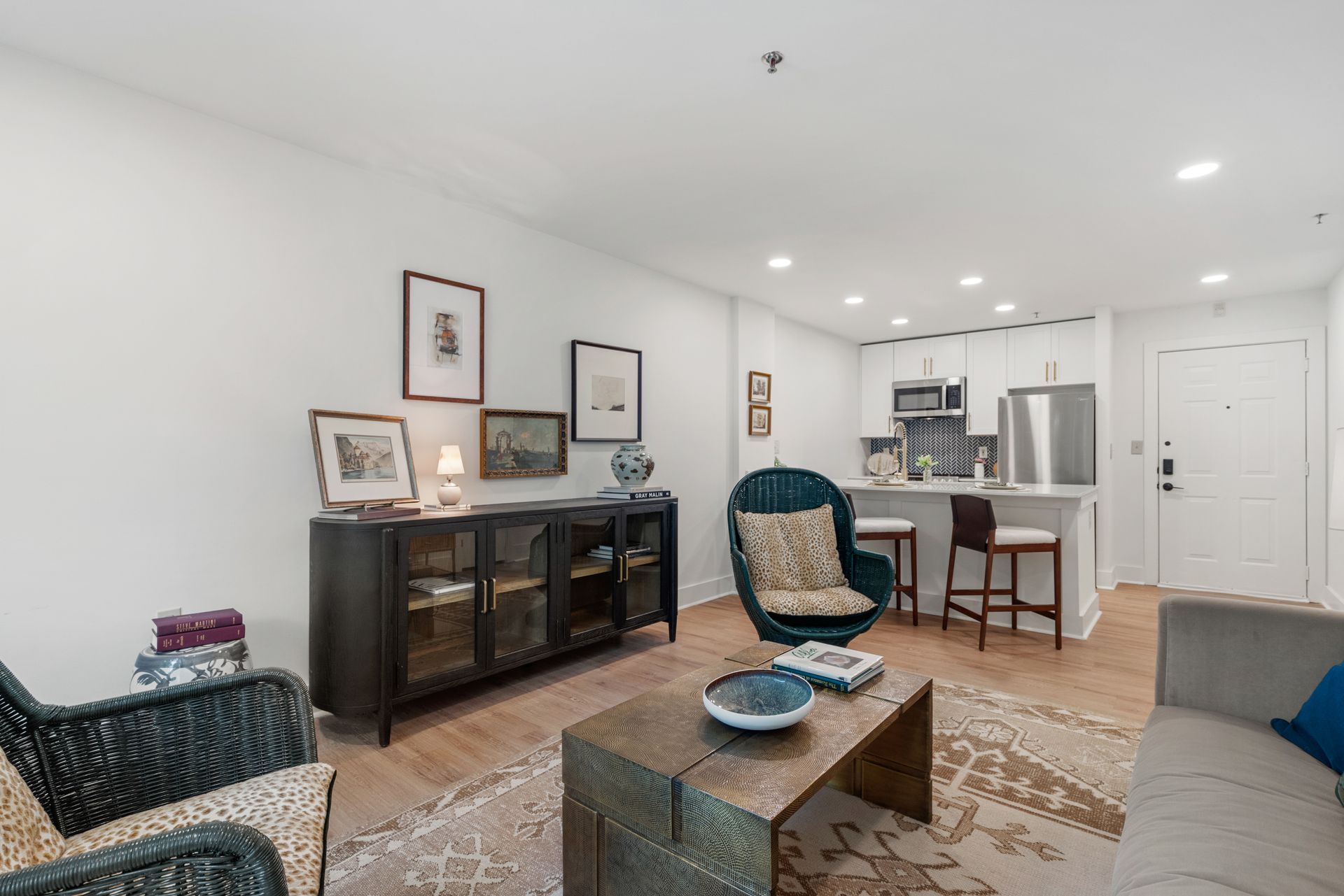Living area at Clairmont Crest senior living apartments in Decatur, GA.