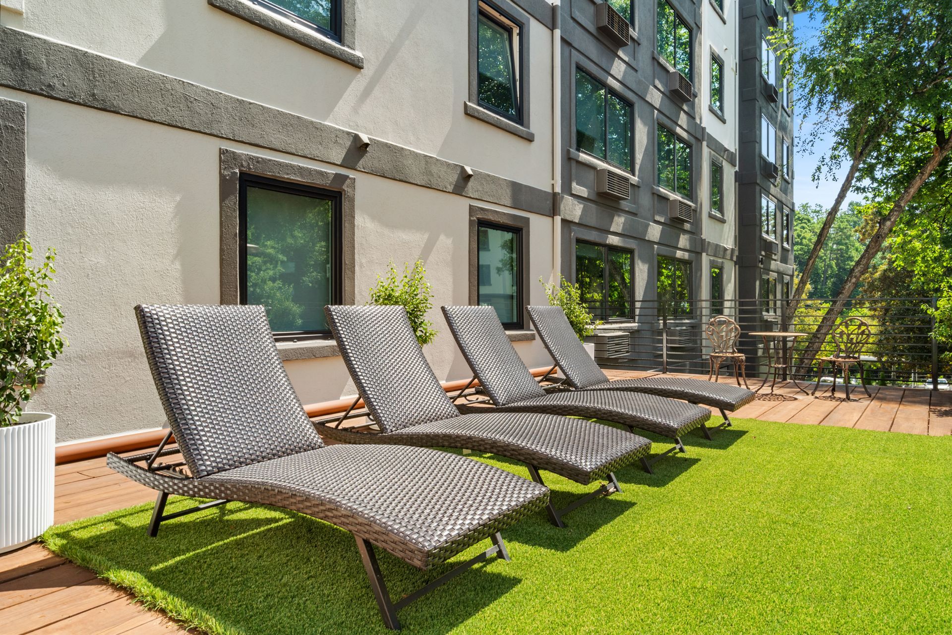 Lounge area at Clairmont Crest senior living apartments in Decatur, GA.