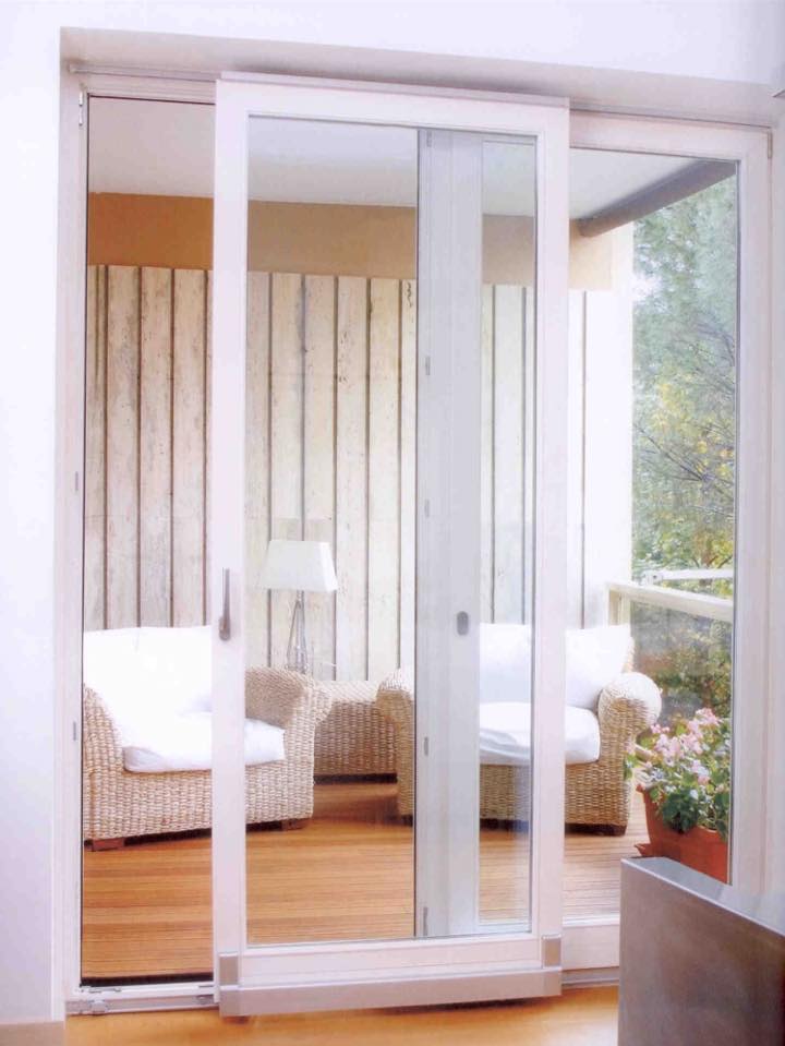 porta-finestra scorrevole in PVC laccata bianca