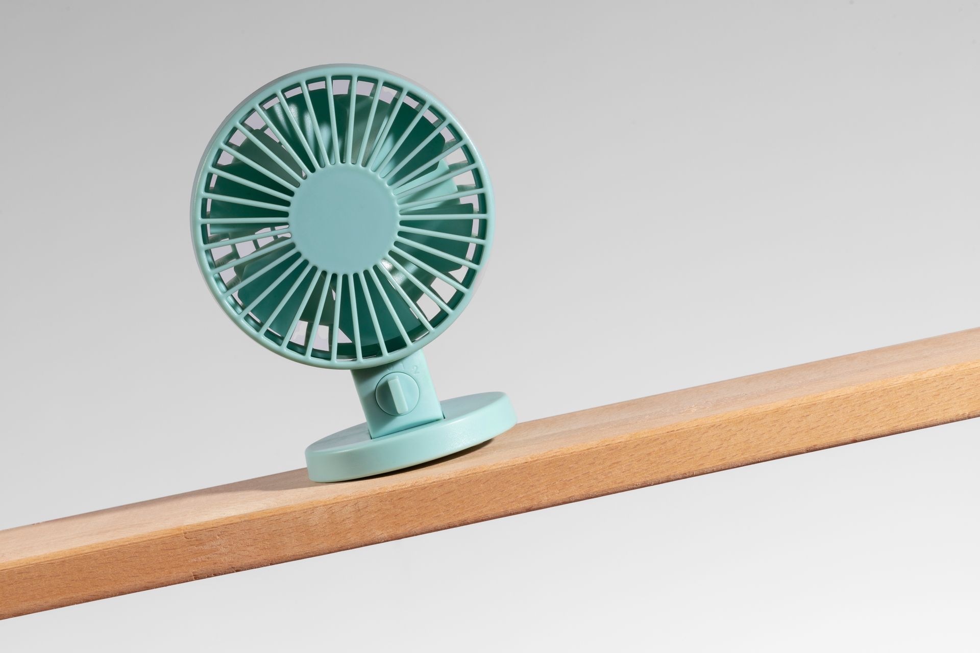 ventilator op houten plank