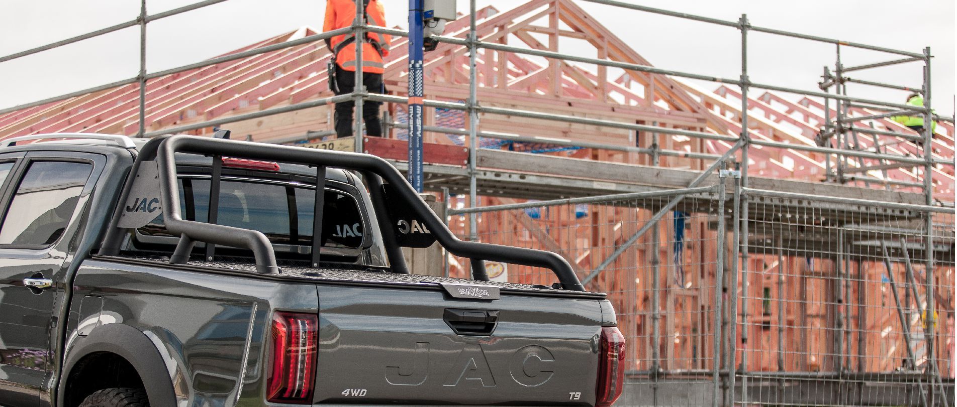 Sports Hard Lid on a JAC T9