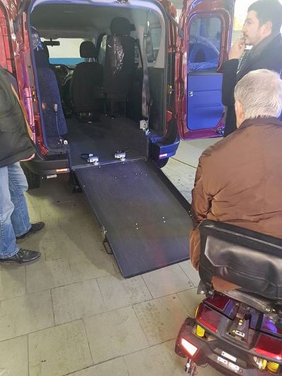 veicolo per transfer disabili da e per aeroporto