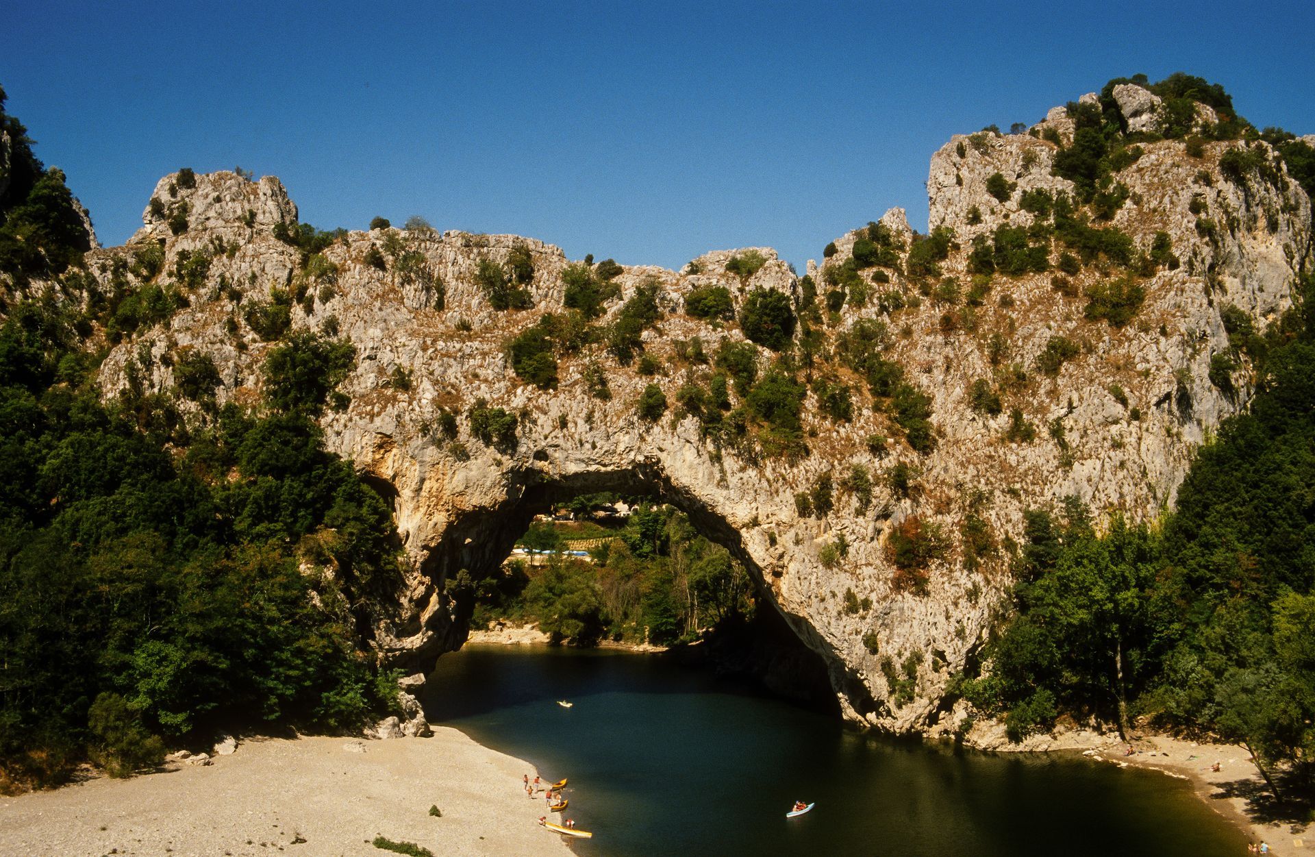 Châteauneuf-du-Rhône_01