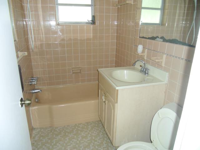Washroom - plumbing services in Cape Coral, FL