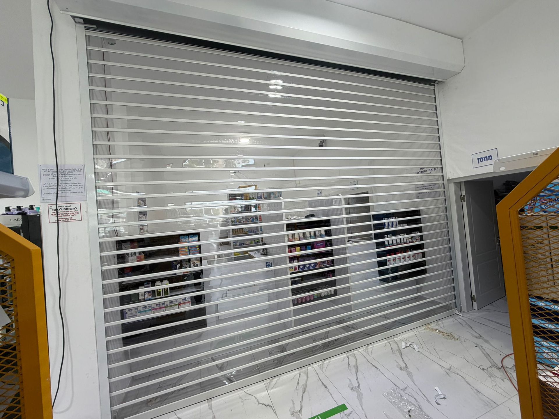 תריסים שקופים לעסקים