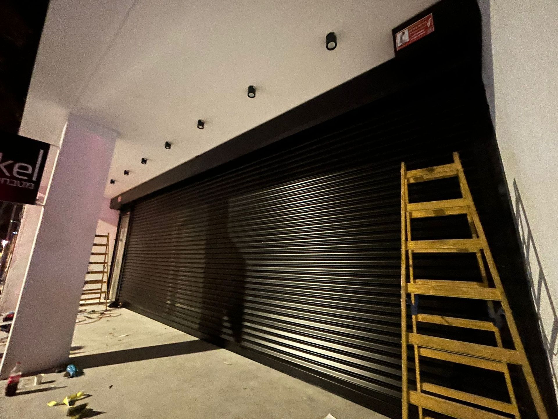 תריסי גלילה לעסקים