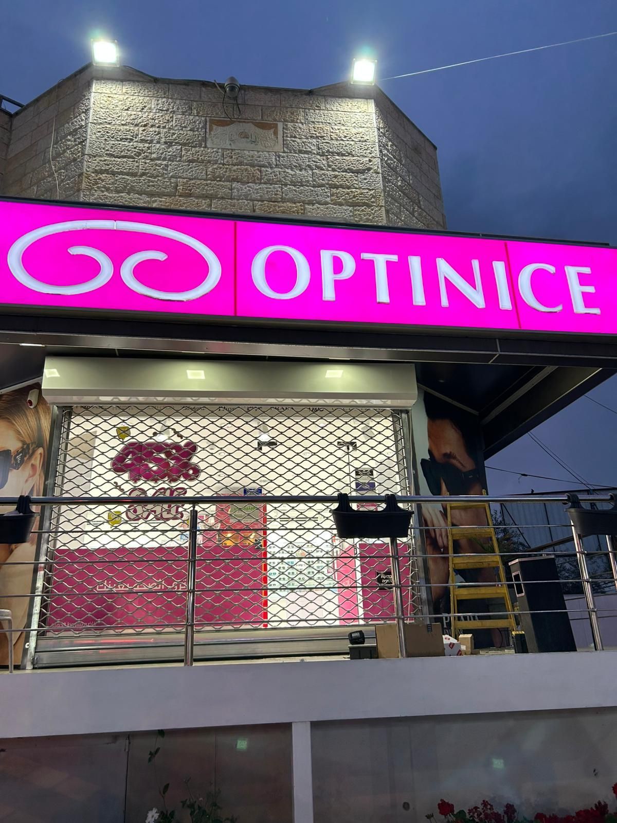 תריסים שקופים לעסקים