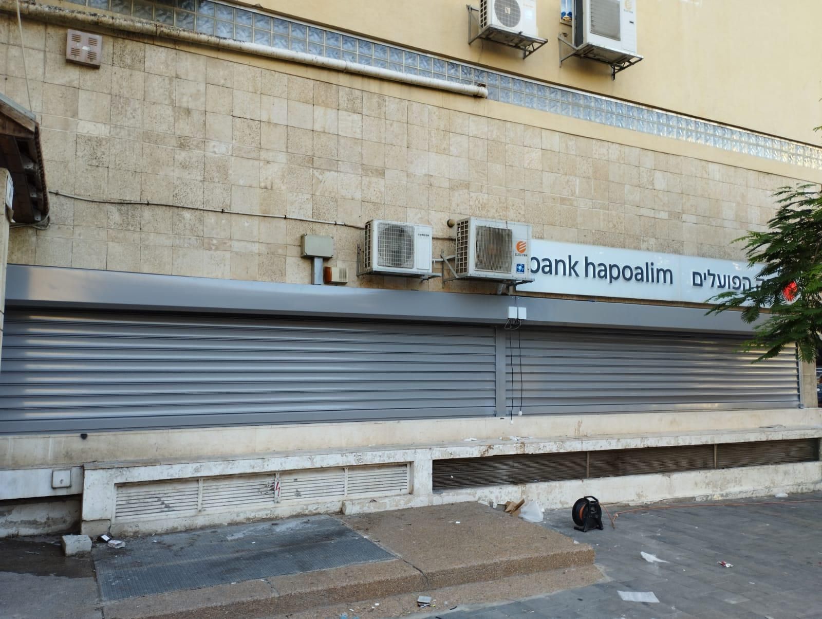 תריסי גלילה לעסקים