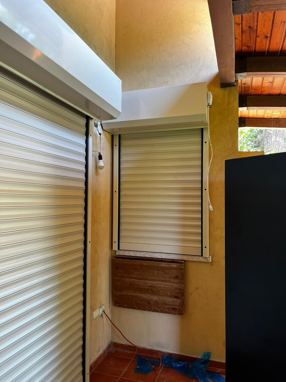 תריסי גלילה לעסקים