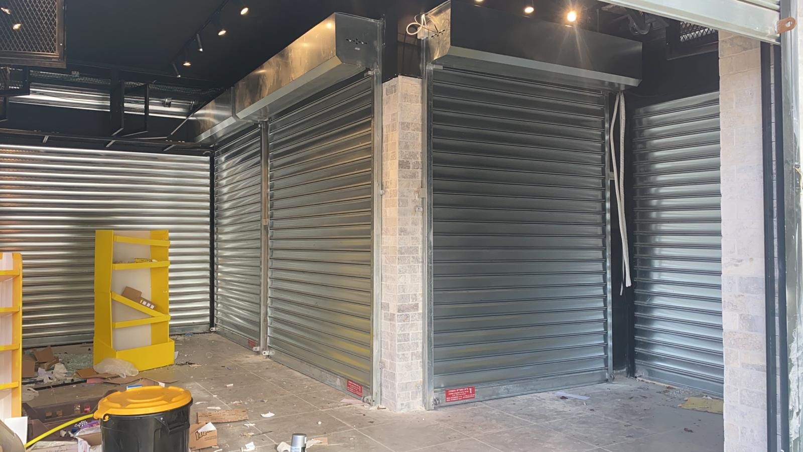 תריסי גלילה לעסקים