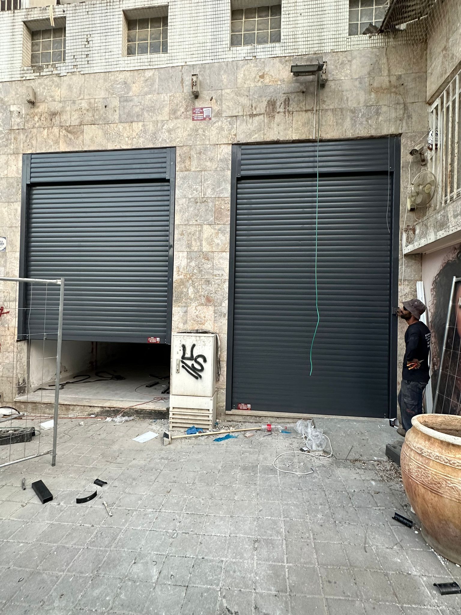 תריסי גלילה לעסקים