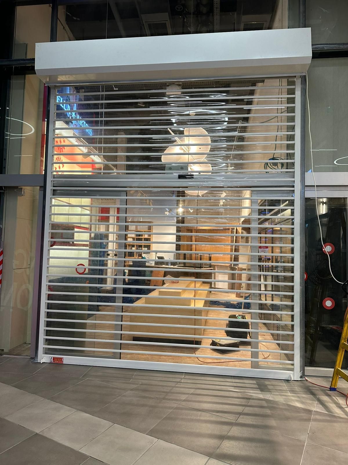 תריס פוליקרבונט פסים שקוף