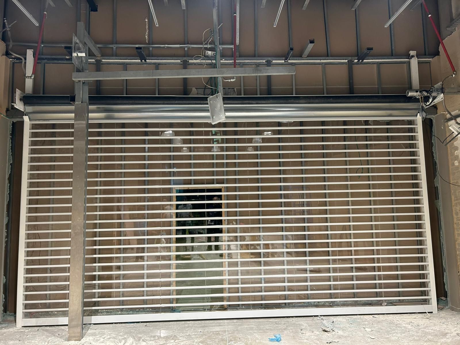 תריס פוליקרבונט פסים שקוף