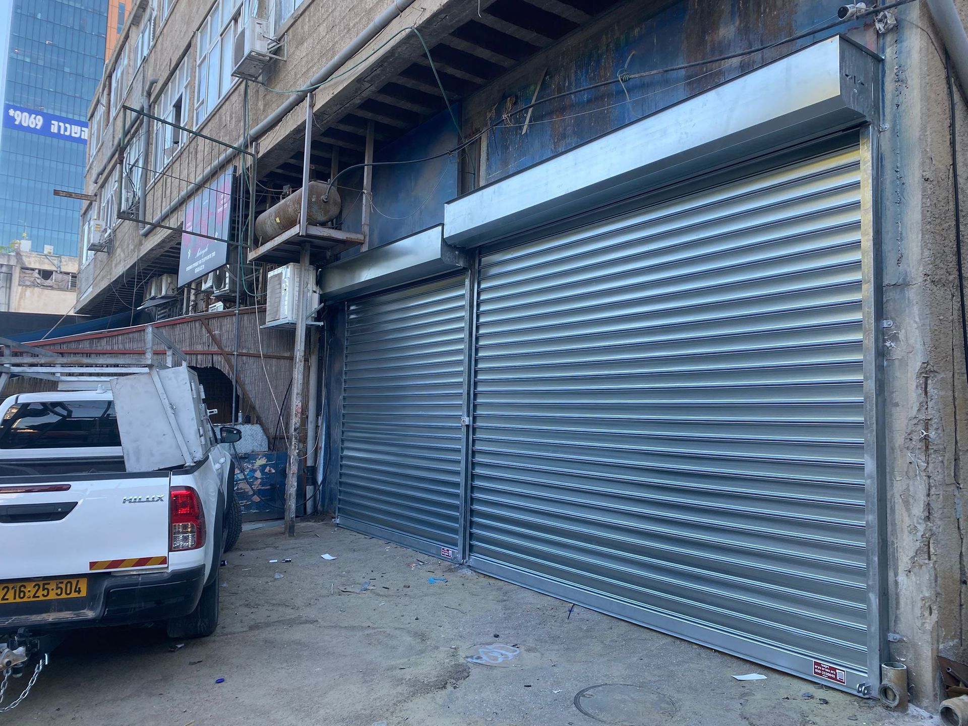 תריסים לעסק מגולבן