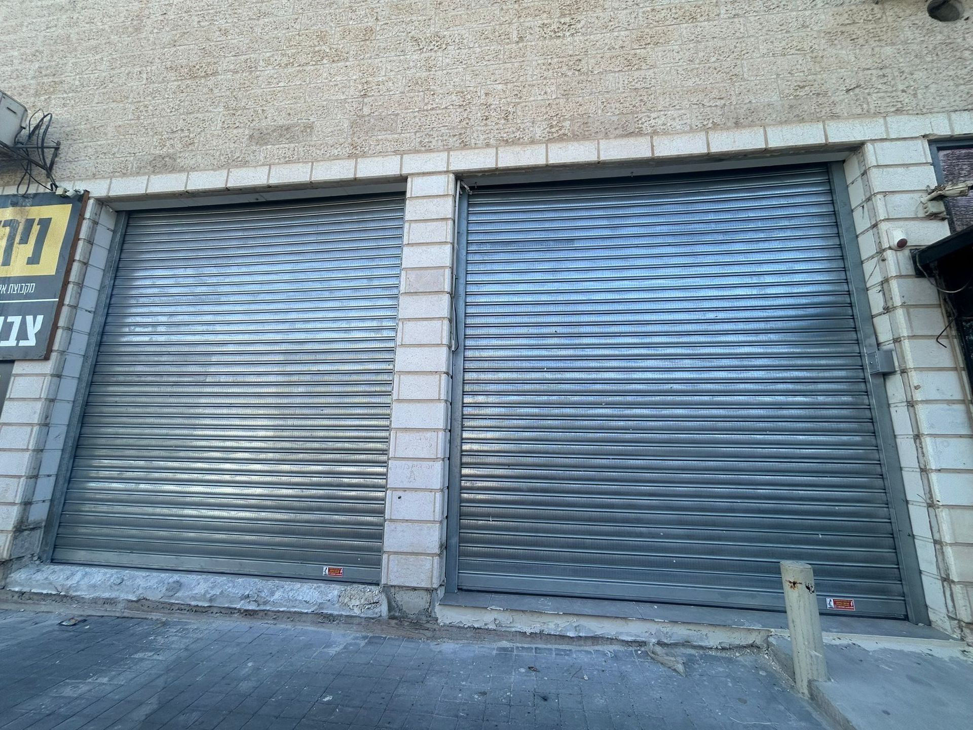 תריסים לעסק מגולבן