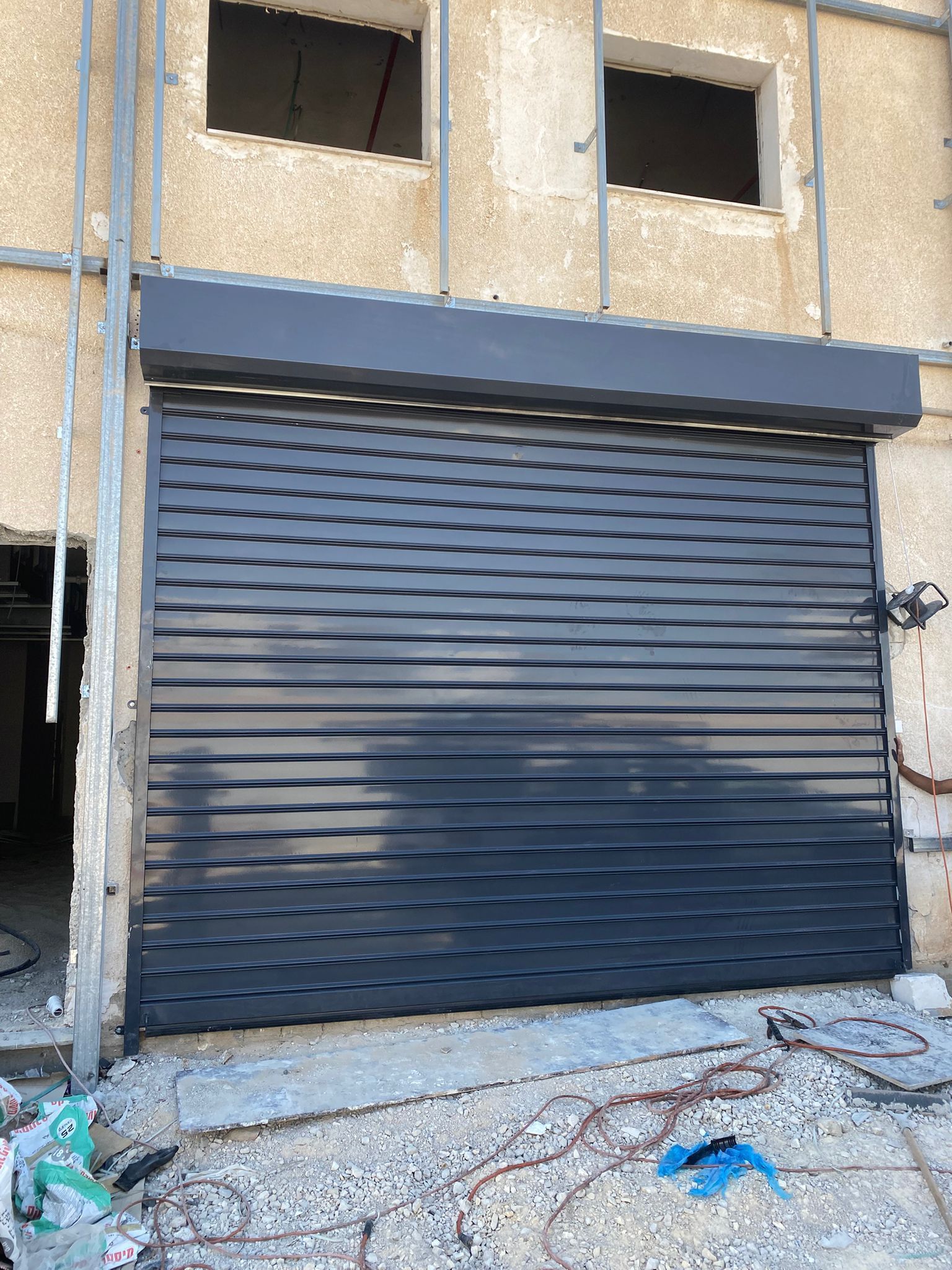 תריסים לעסק מגולבן