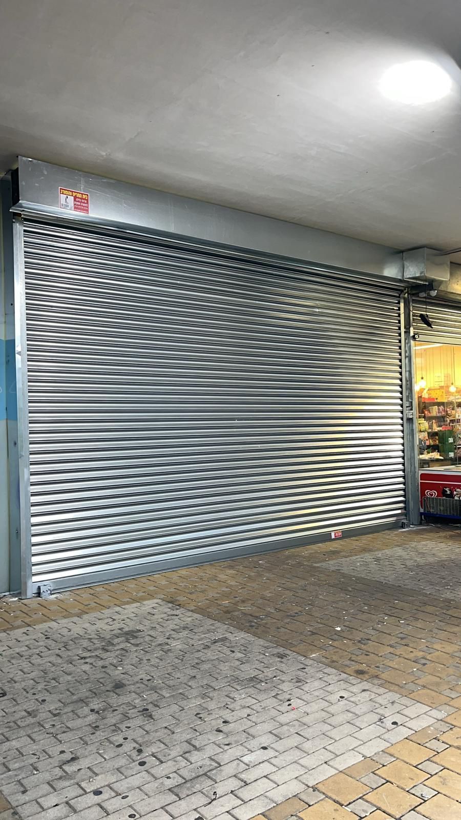 תריסים לעסק מגולבן