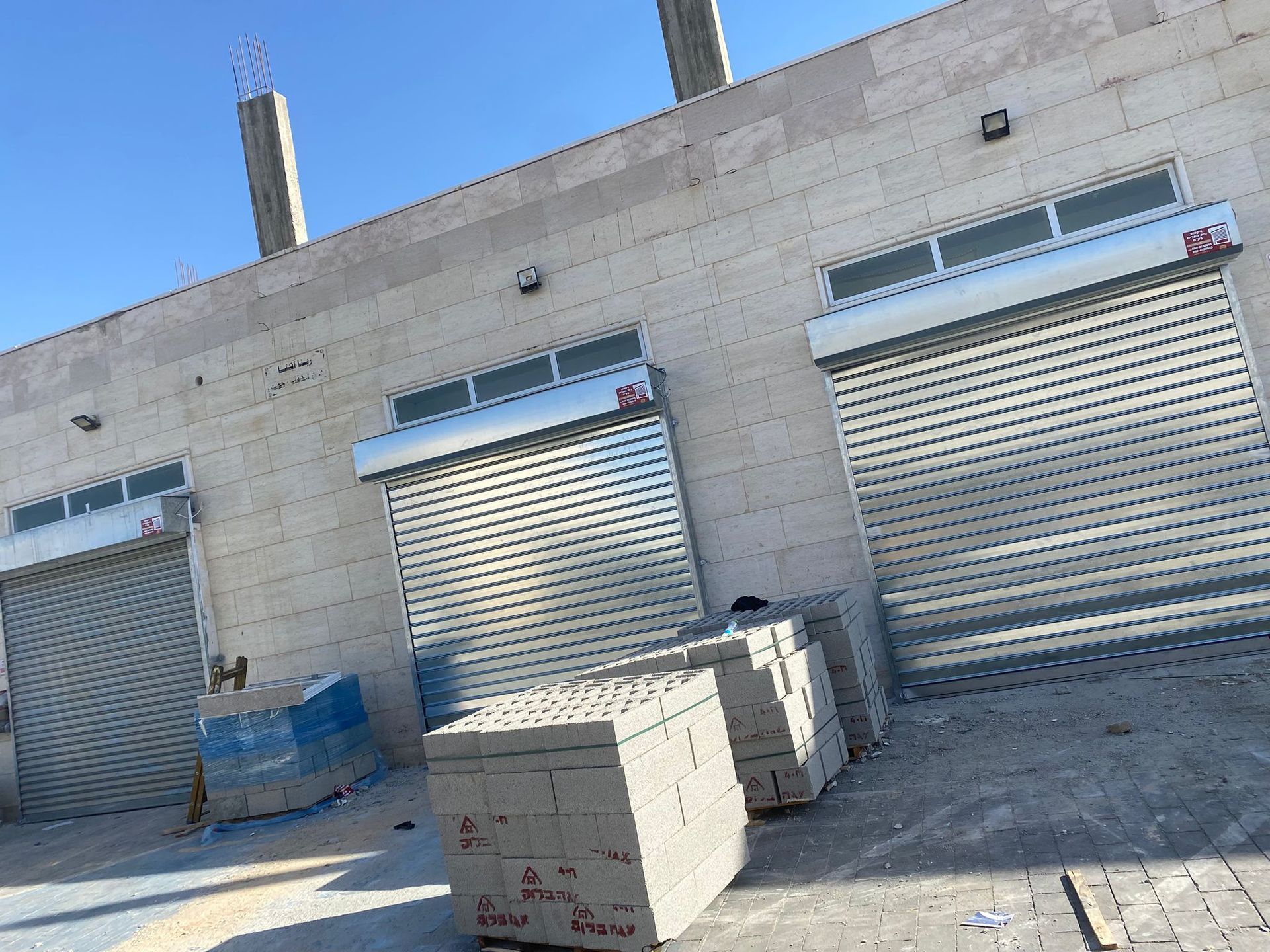 תריסי גלילה לעסקים