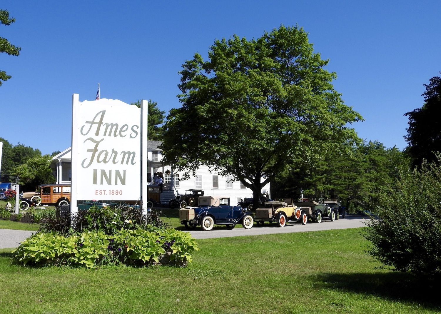 A white sign that says ames farm inn on it