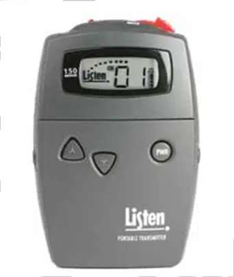 Se muestra un transmisor portátil de escucha sobre un fondo blanco.