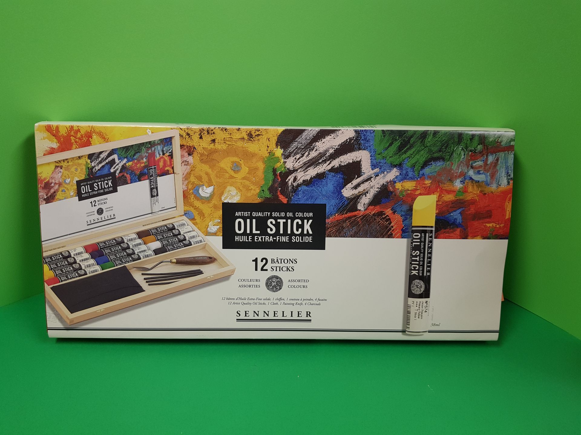 Scatola di stick di olio Senalipa, confezione da 12, con grafica colorata sulla scatola su sfondo verde.