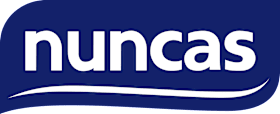 Logo del marchio "nuncas" scritto in bianco su una sagoma blu scuro con una linea di accento bianca.