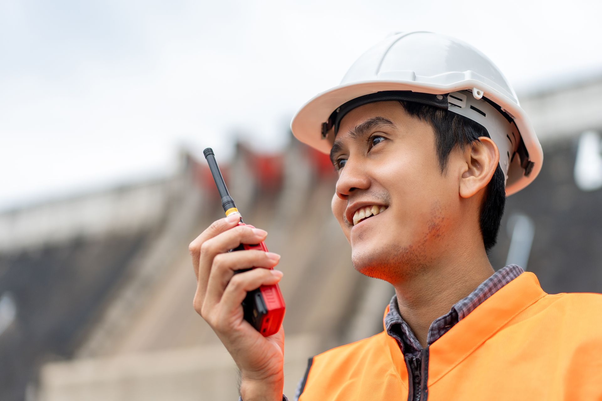 Image grise de substitution avec une forme de montagne abstraite et un cercle.