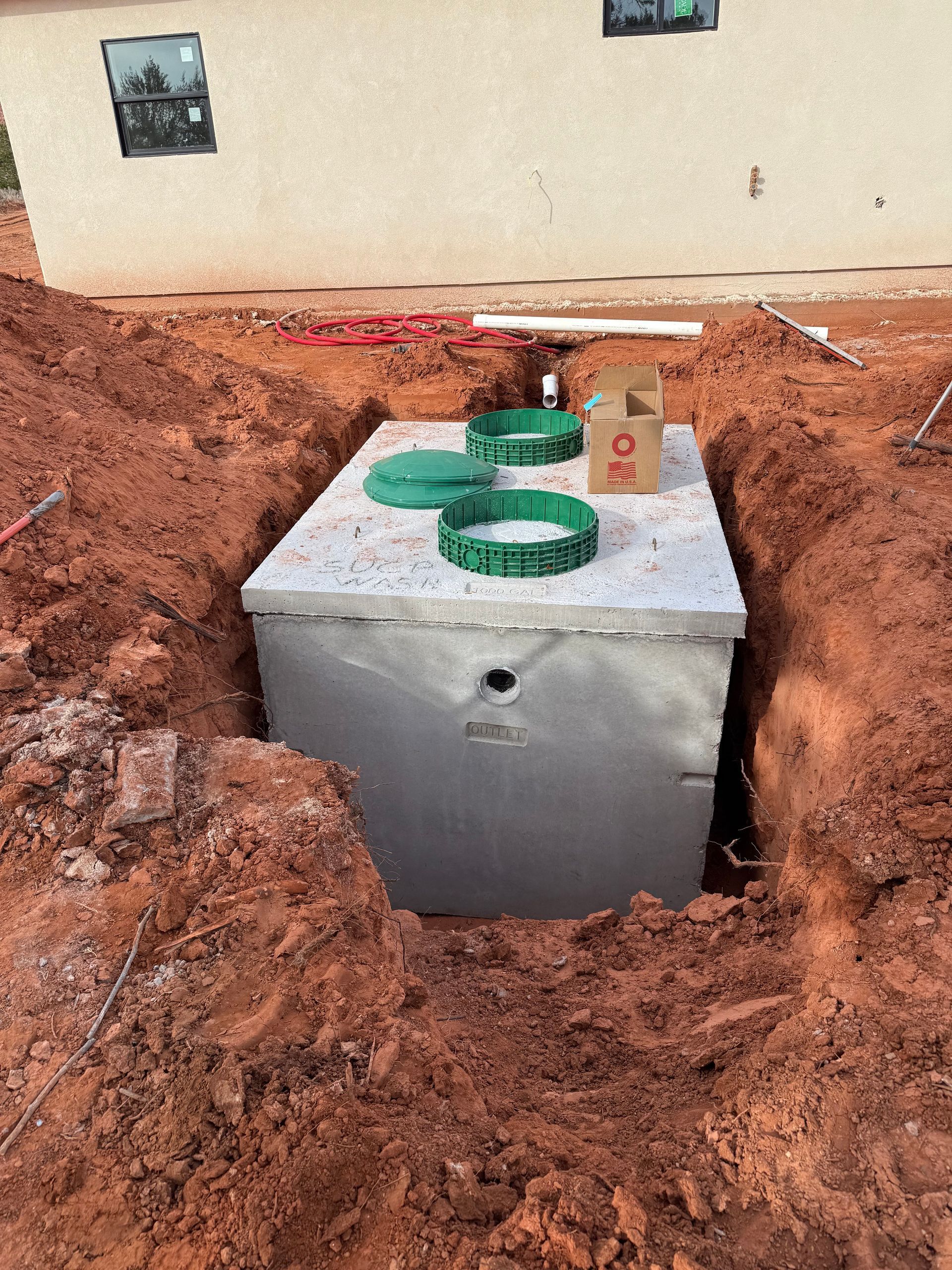 A concrete block with a hole in the middle and a lid on top of it.