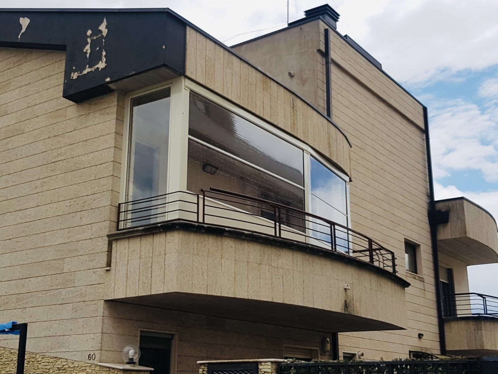 veranda con vetri oscurati