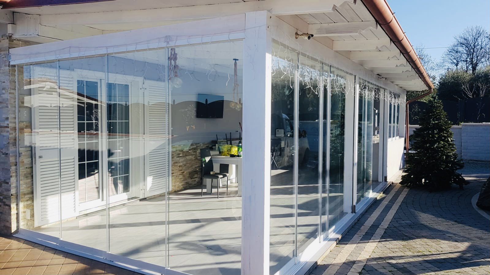 struttura esterna con pellicole semi-riflettenti