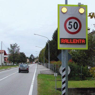 cartello di rallentamento